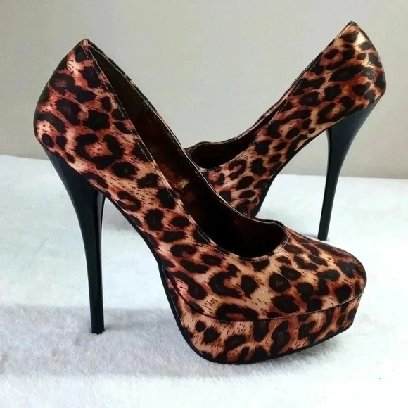 Charlotte Russe Shoes - CHARLOTTE RUSSE Platform Pumps Size 7